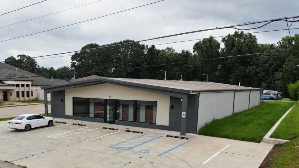 Exterior of the Thompson Blvd. storage facility with a storefront entrance and parking lot